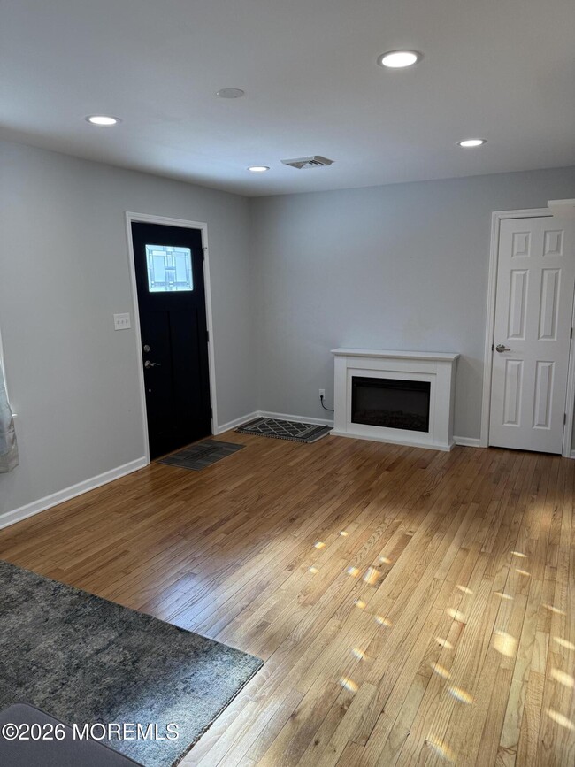 Building Photo - 45 Harbor Inn Rd