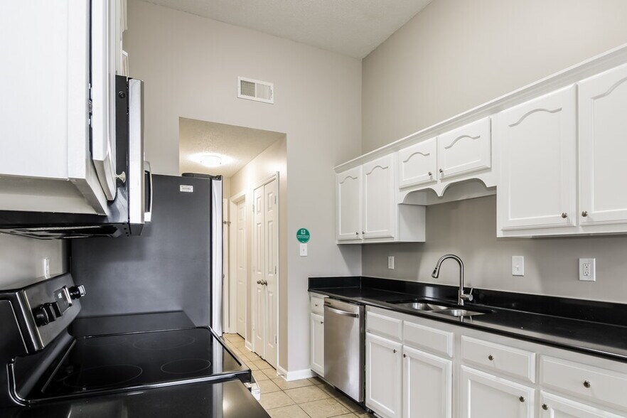 Building Photo - 115 Clear Springs Dr