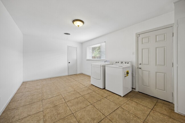Building Photo - 4126 Martinshire Dr