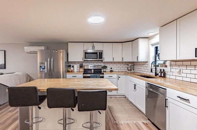 Building Photo - NEWLY REMODELED 3 BED 2 BATH HOME IN REXBURG