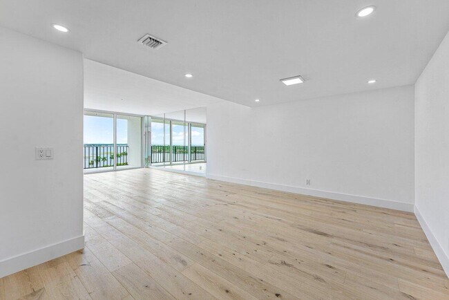 Building Photo - 1701 S Flagler Dr