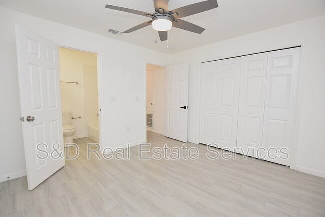 Building Photo - 1035 Fox Lake Dr