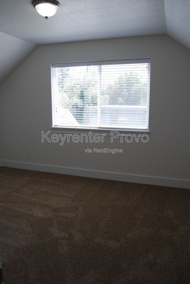 Building Photo - 713 W 500 S