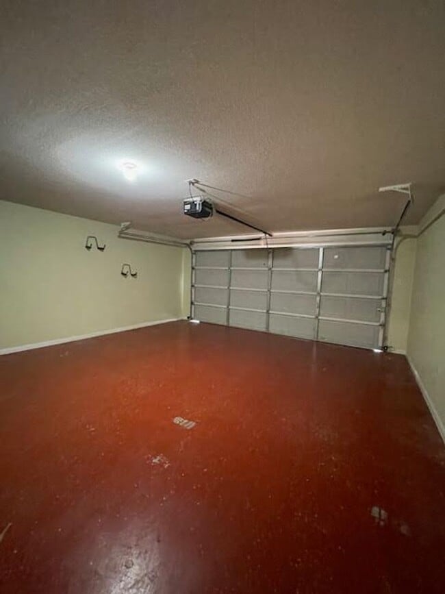 Building Photo - 806 Parkview Cir