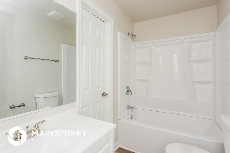 Building Photo - 570 Knollwood Dr