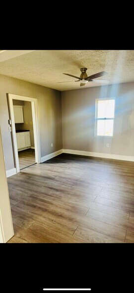 Building Photo - 1066 E 12th Ave