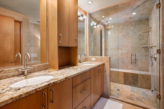 Building Photo - 1020 E Hopkins Ave