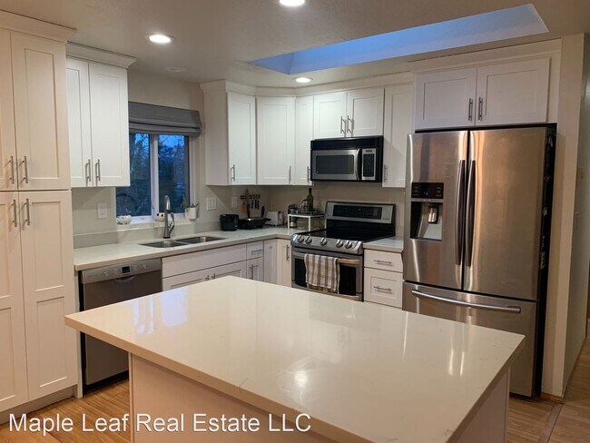 Building Photo - 4 br, 2.5 bath House - 4107 23rd Ave SW