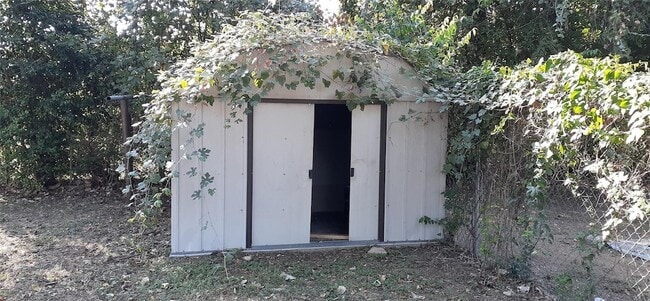 Building Photo - 901 Blandin St