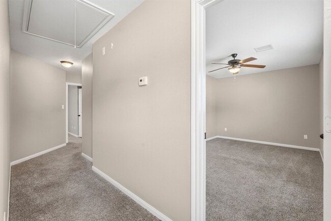 Building Photo - 112 Artesian Way