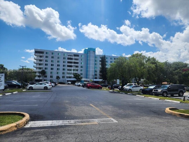 Building Photo - 2 bedroom in Hollywood FL 33021