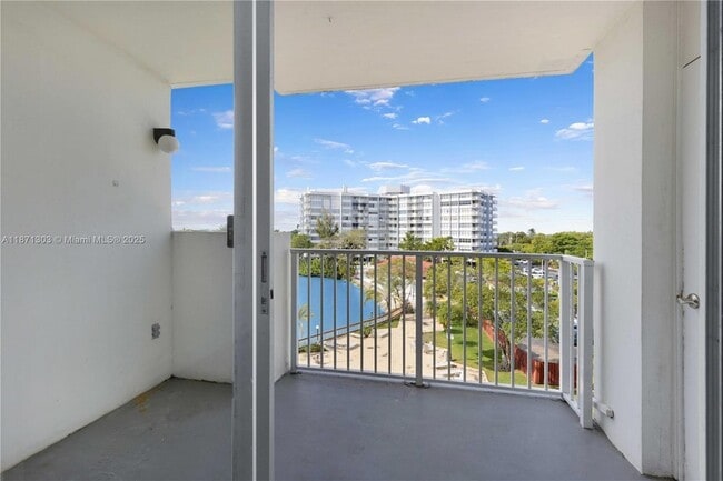 Building Photo - 1300 NE Miami Gardens Dr