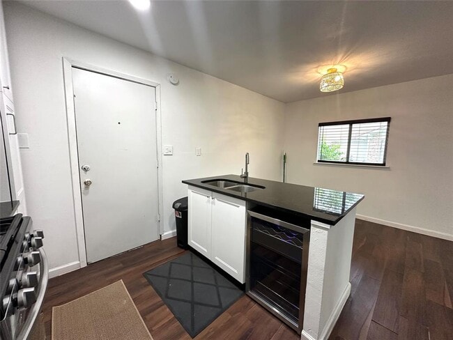 Building Photo - 2402 Parker Cir
