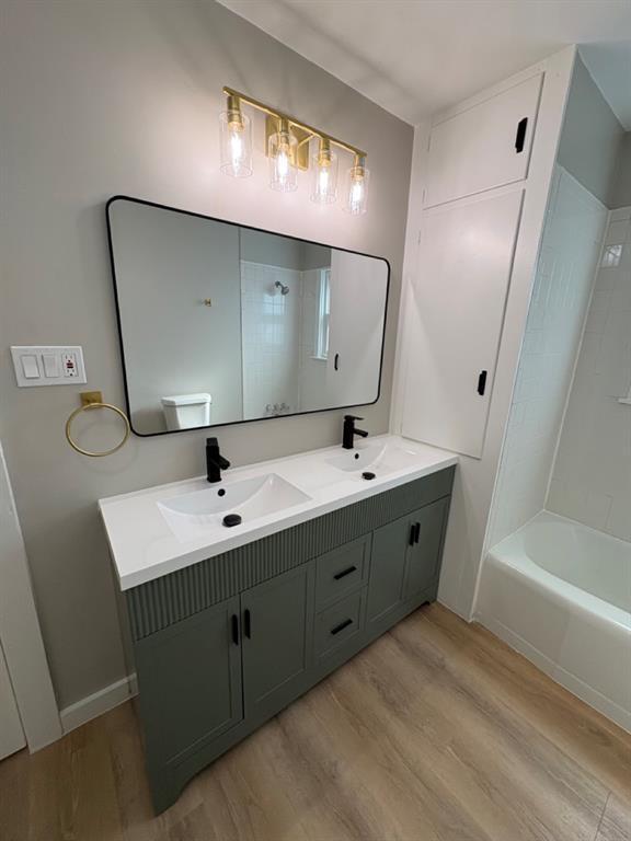 Building Photo - 4620 Bennett Ave