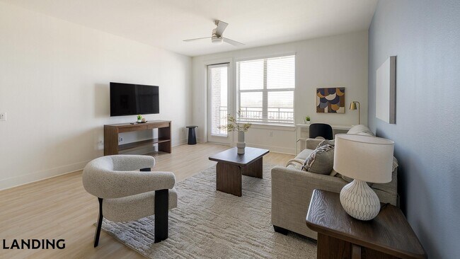 Building Photo - 108 N US Hwy 377