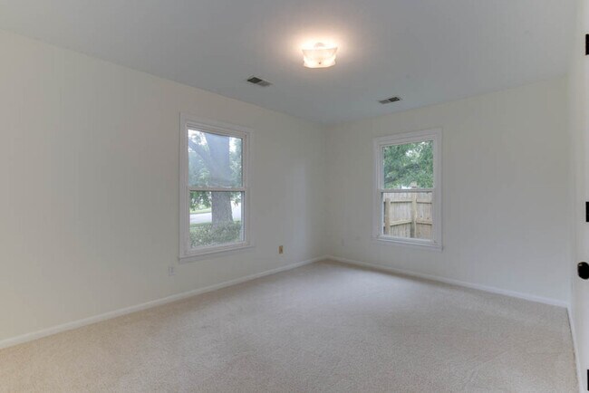 Building Photo - 2637 N Elizabeth Harbor Dr