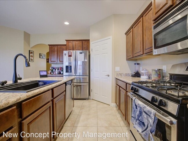 Building Photo - 4 br, 2.5 bath House - 240 West Hershel H ...