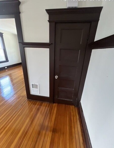 Building Photo - 48 Riverview Pl