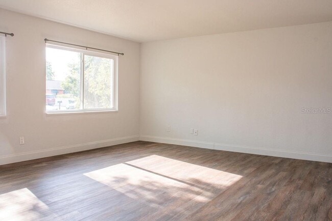 Building Photo - 6813 S Himes Ave