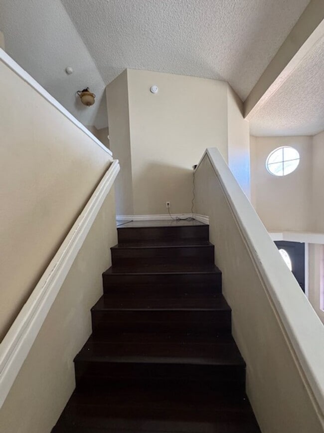 Building Photo - Home in the heart of Lake Elsinore
