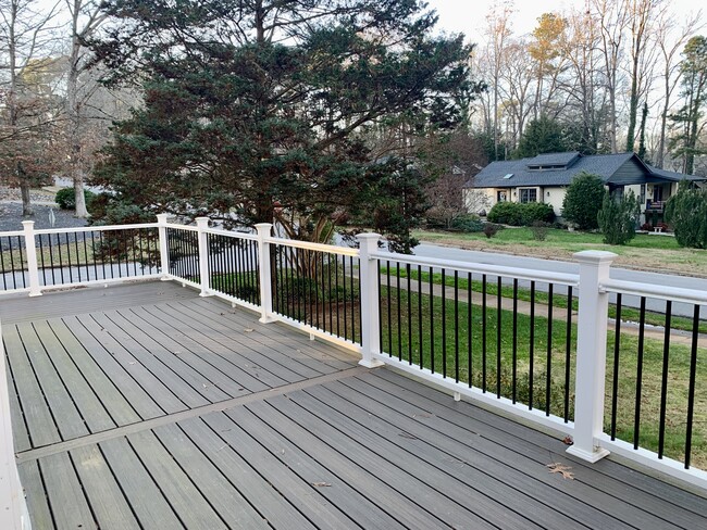 Building Photo - 807 Castalia Dr