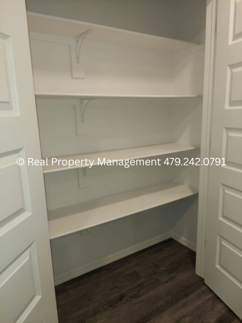 Building Photo - 1200 Sandstone Dr