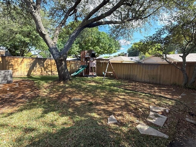 Building Photo - AVAILABLE NOW!!! Beautiful 4-bedroom, 2.5-bath home in the heart of Richardson