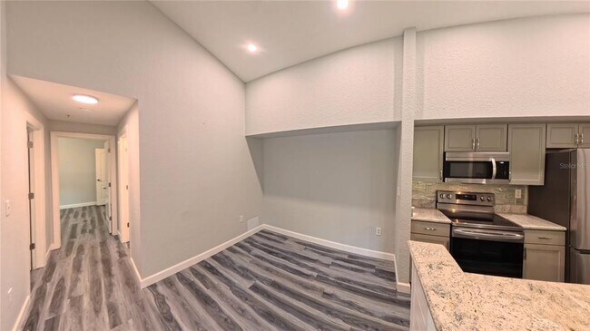 Building Photo - 4102 Central Sarasota Pkwy