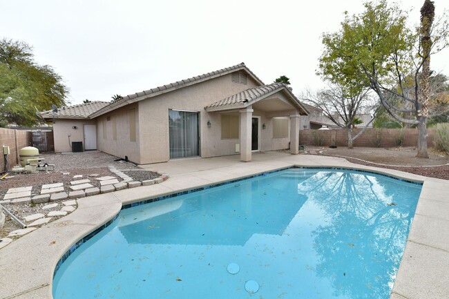 Building Photo - 1 Story with POOL