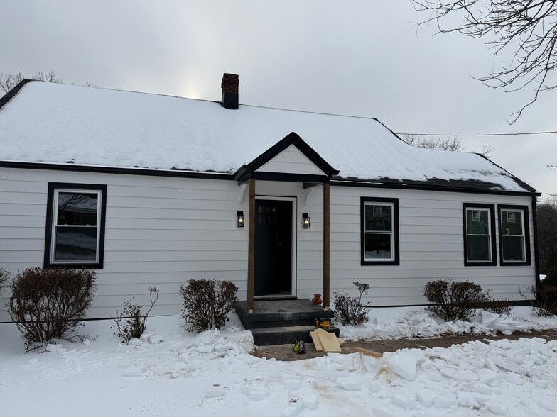 Building Photo - 270 Seminole Dr