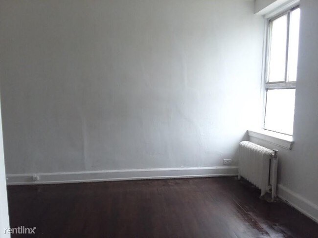 Building Photo - 1 br, 1 bath Apartment - 10 Ferris St