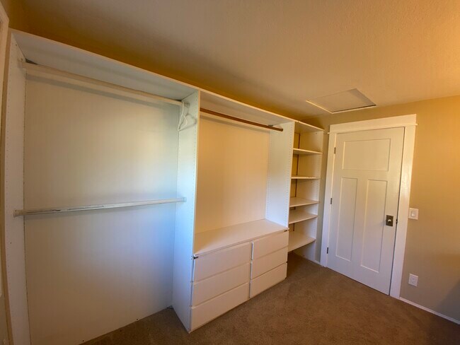 Building Photo - 18323 Woodlands Way