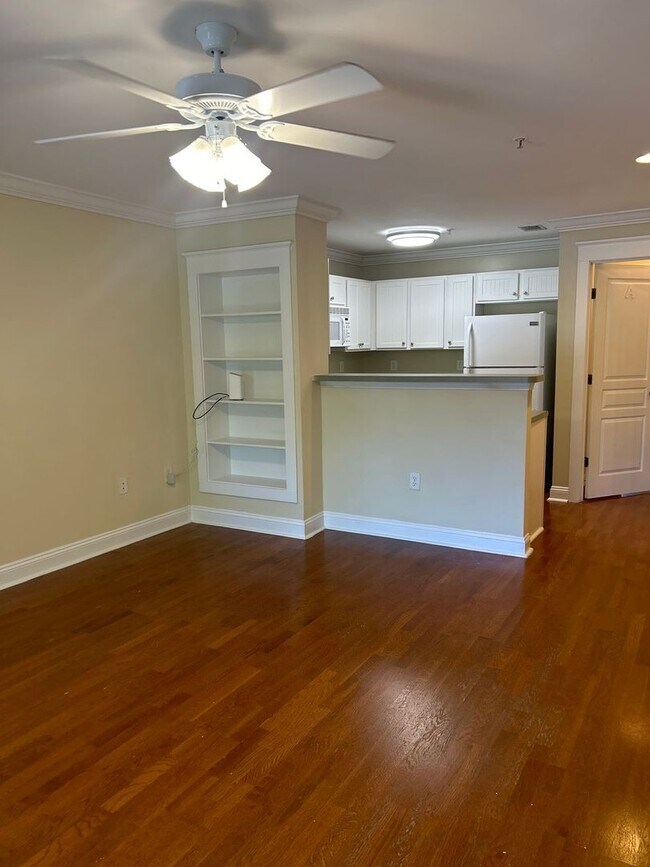 Building Photo - Spacious 3-Bedroom Townhome for Rent – $720 per Bedroom!