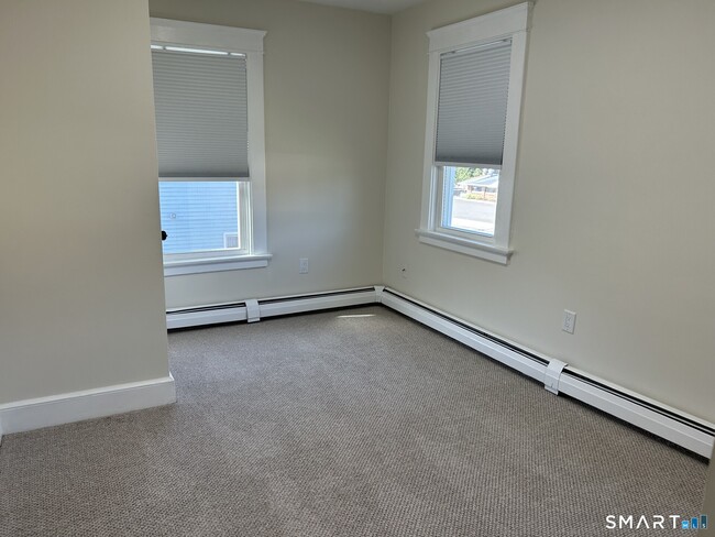 Building Photo - 2561 Whitney Ave