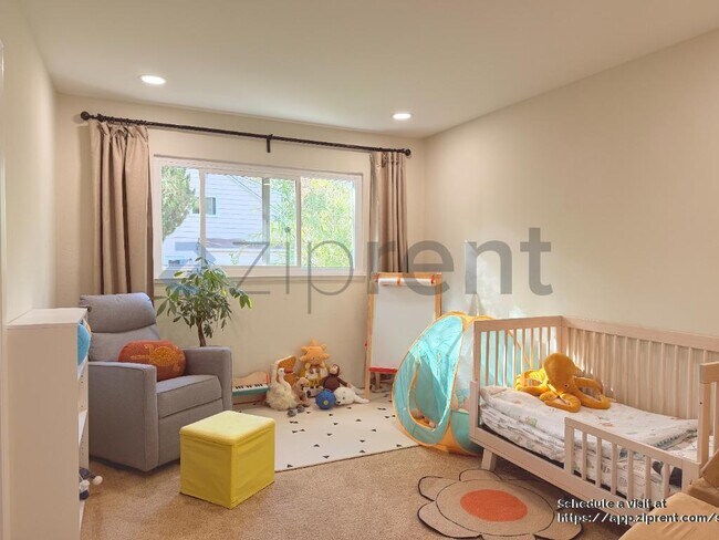 Building Photo - 500 Malaga Way