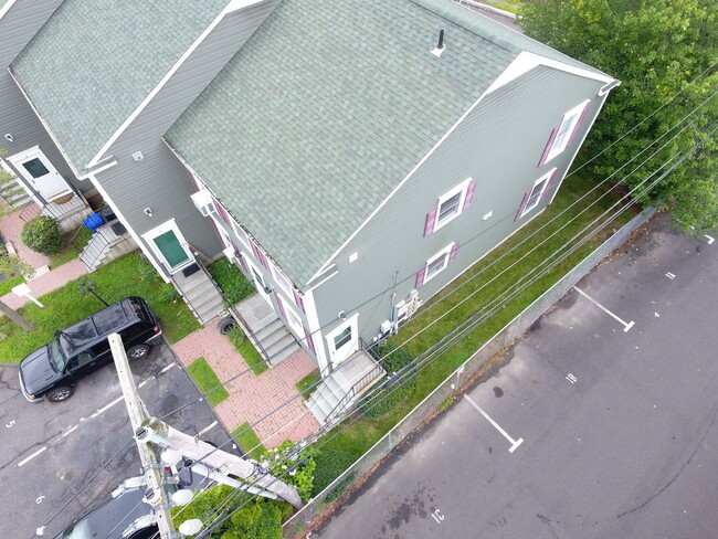 Building Photo - 2-Bedroom at 72 Chesnut St., Norwalk, CT