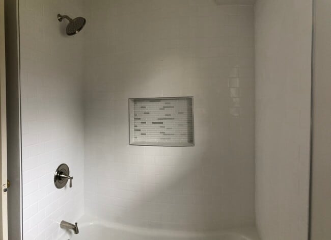 bathtub/shower - 10630 Kenilworth Ave