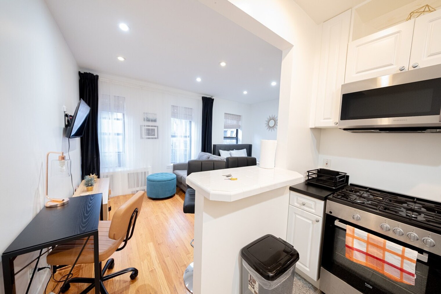 Building Photo - 317 E 75th St