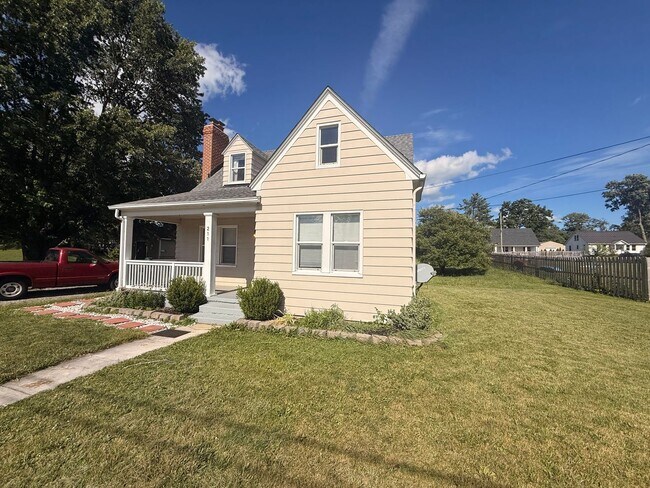 Building Photo - Christiansburg, 3 BR / 1.5 BA, Available for rent