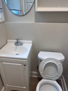 Building Photo - 8611 Flower Ave - Unit 1  - Sunny 2 Bed in Tacoma Park!  Pet’s Allowed! Parking!