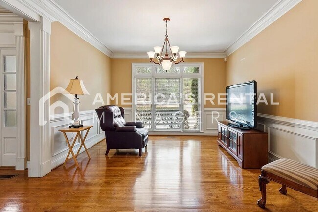 Building Photo - Private Estate Living on Over 3 Acres! Available to view NOW!