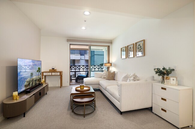 Building Photo - 931 E Walnut St