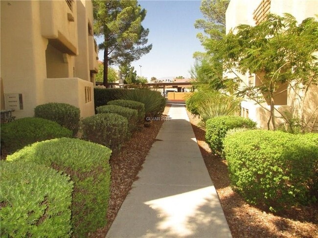 Building Photo - Cute 2 bedroom 2 bath condo