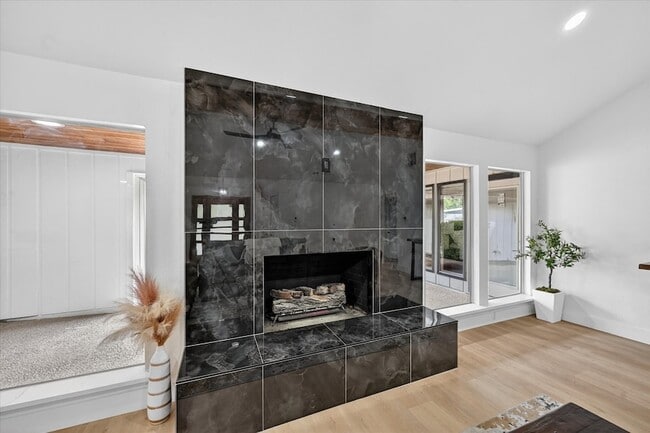 Building Photo - 2313 Claridge Cir