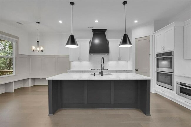 Building Photo - 6181 Shoreland Cir