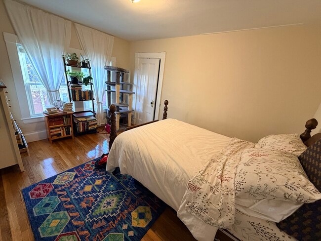 Building Photo - 8 Roberts St