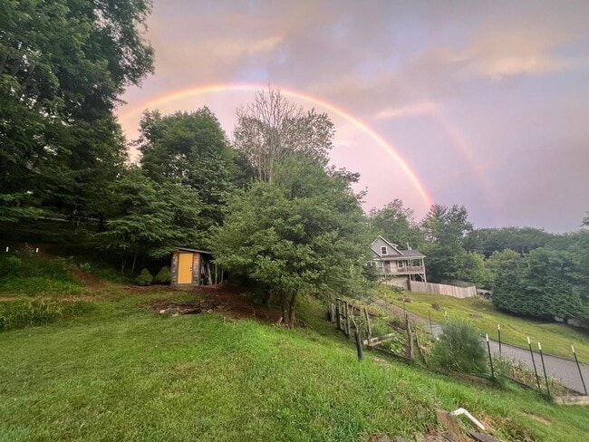 Building Photo - Just Beyond Downtown Boone with Amazing Mo...