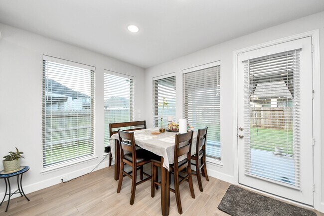 Building Photo - 5506 Onyx Fls Dr