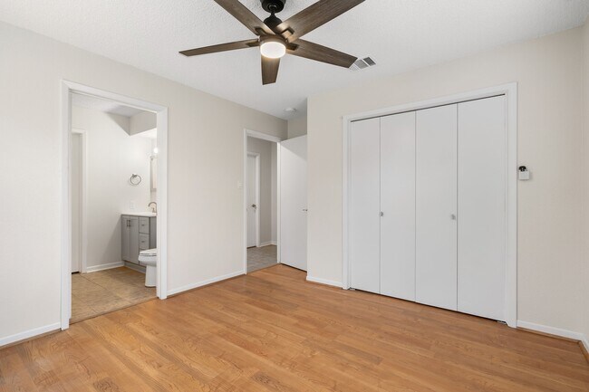 Building Photo - 16222 Barbara Ln