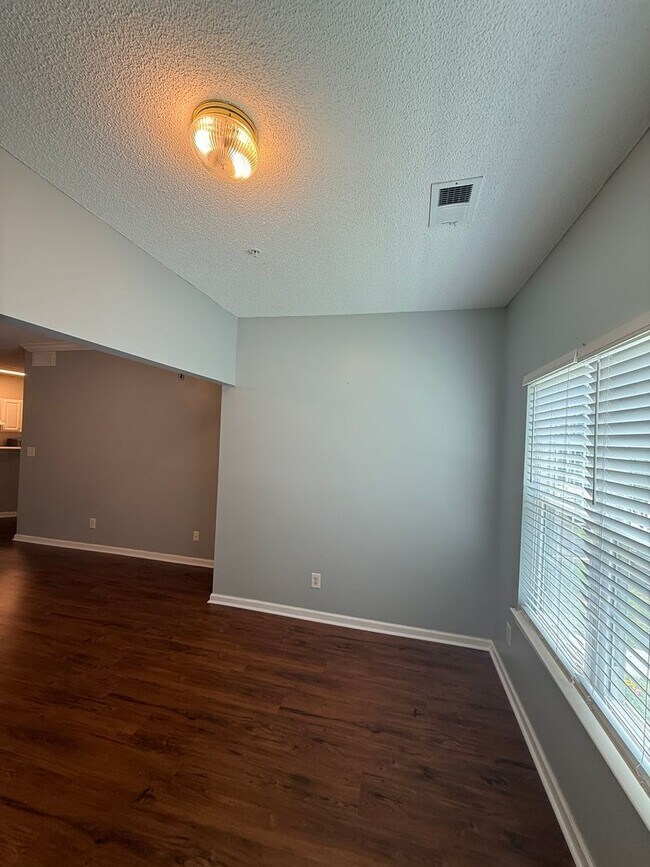 Building Photo - 9201 Walden Park Dr